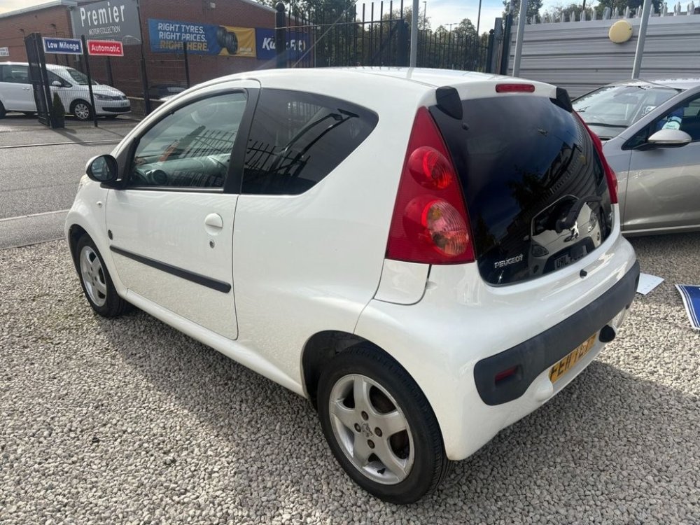 White 2011 Peugeot 107 1.0 12V Envy Hatchback 3dr Petrol Manual Euro 5 68 ps in Sheffield