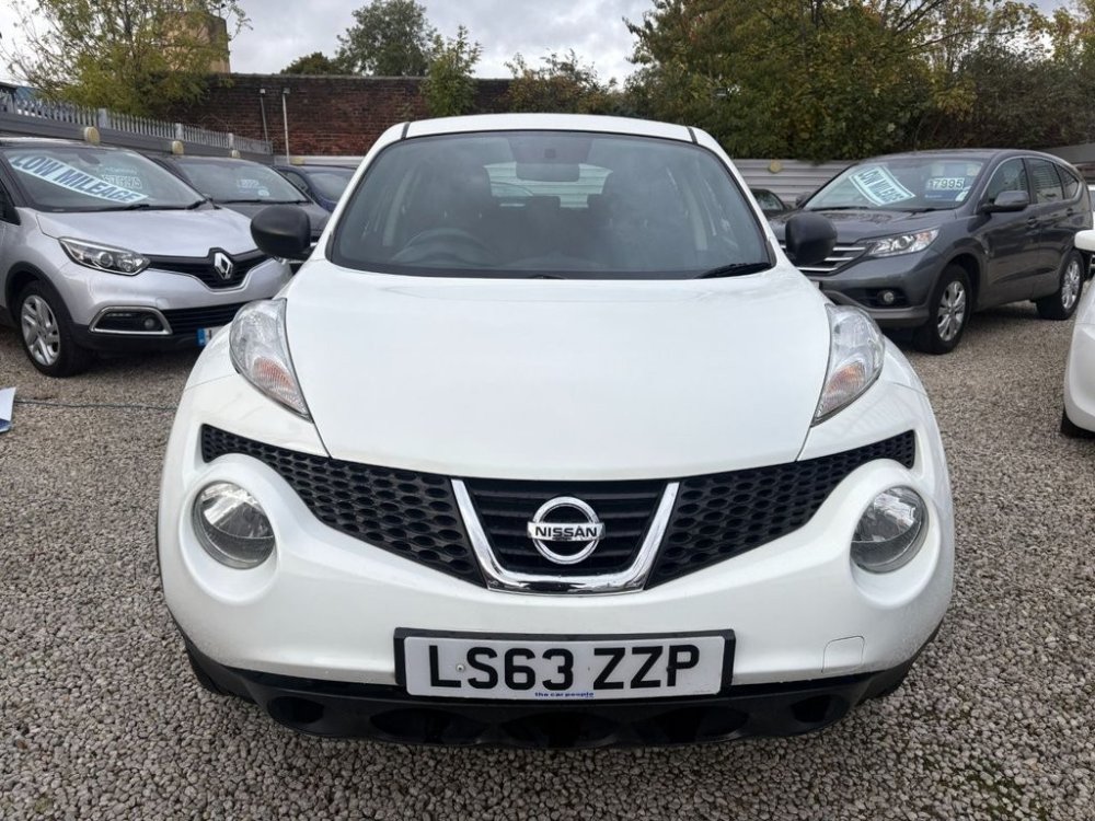 White Nissan Juke 1.5 dCi 8v Visia SUV 5dr Diesel Manual Euro 5 s/s 110 ps