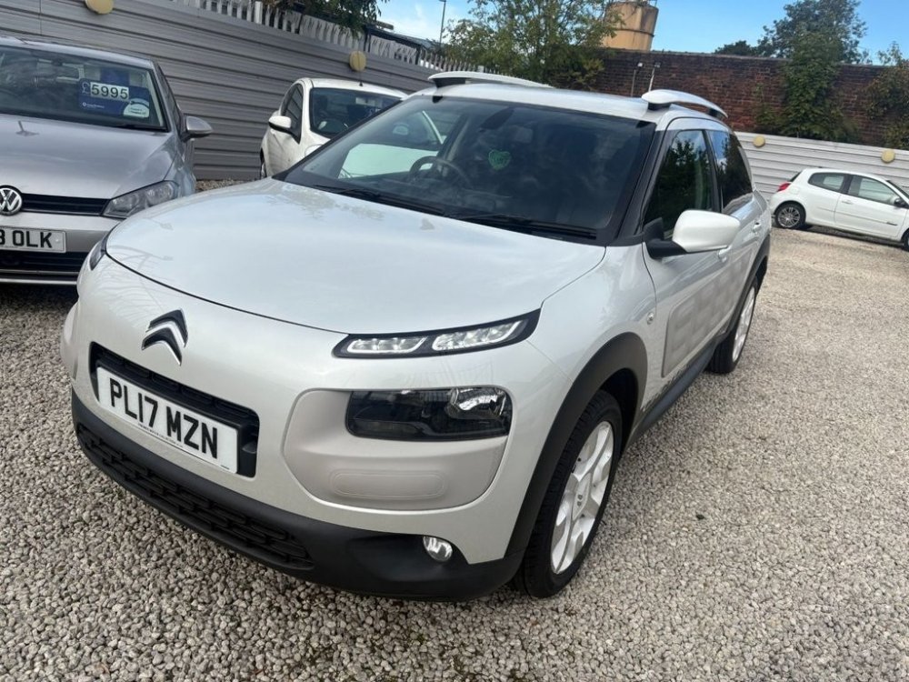 White Citroen C4 Cactus 1.6 BlueHDi W Hatchback 5dr Diesel Manual Euro 6 100 ps
