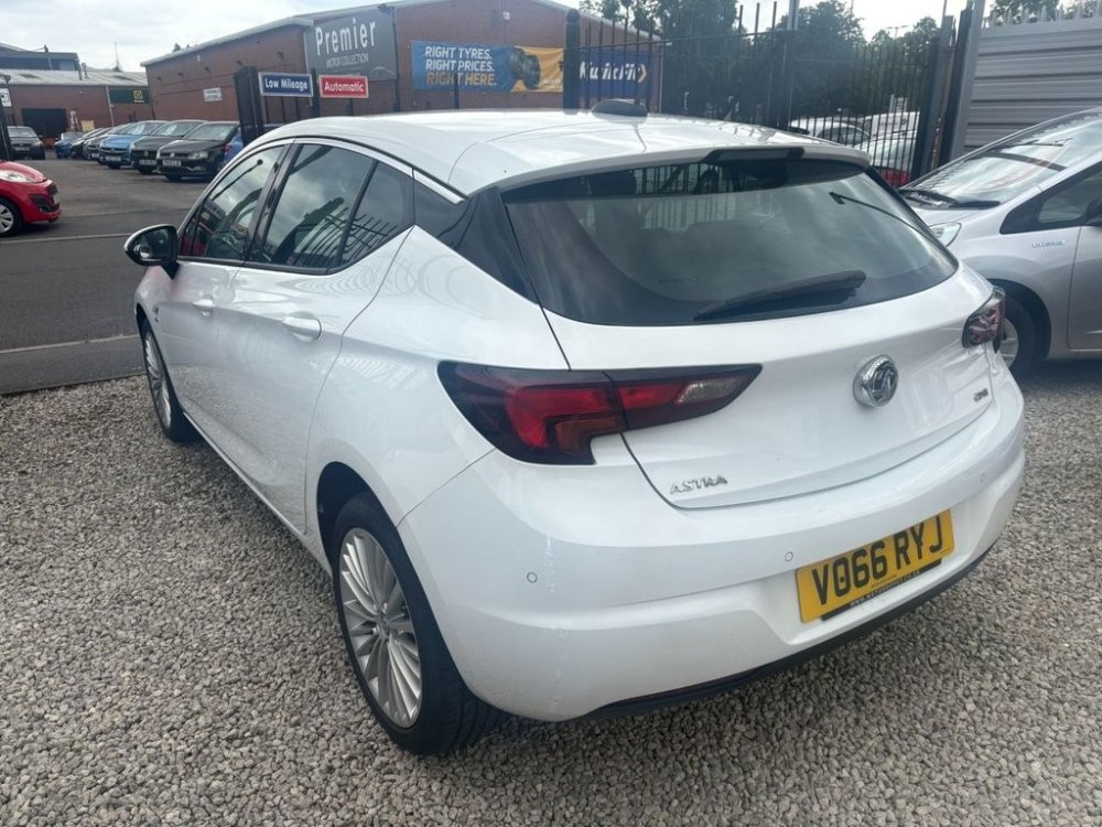 White 2017 Vauxhall Astra 1.6 CDTi BlueInjection Elite Hatchback 5dr Diesel Auto Euro 6 136 ps in Sheffield