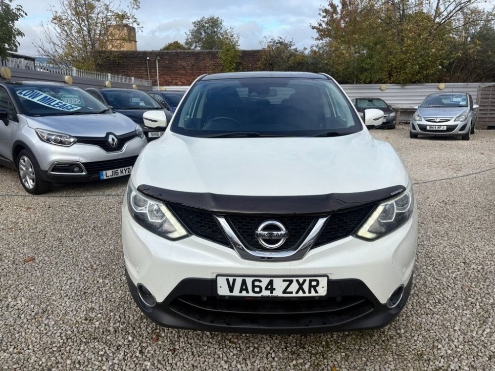 White Nissan Qashqai 1.5 dCi Acenta SUV 5dr Diesel Manual 2WD Euro 5 s/s 110 ps