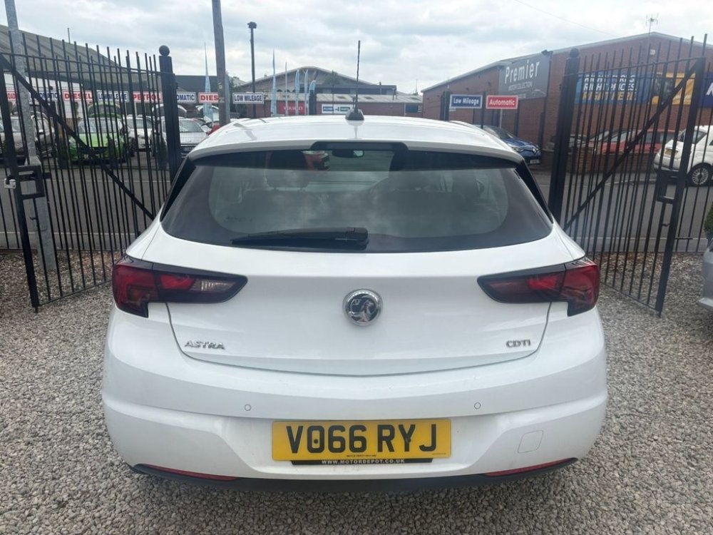 2017 Vauxhall Astra Hatchback 1.6 CDTi BlueInjection Elite Hatchback 5dr Diesel Auto Euro 6 136 ps