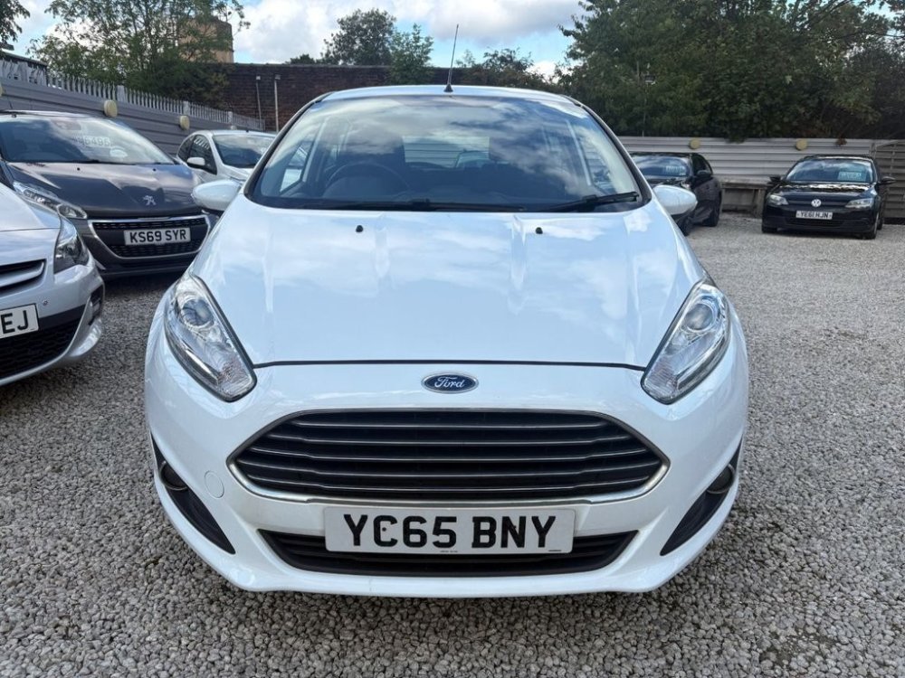 White Ford Fiesta 1.25 Zetec Hatchback 5dr Petrol Manual Euro 6 82 ps