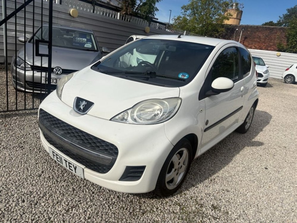Peugeot 107 1.0 12V Envy Hatchback 3dr Petrol Manual Euro 5 68 ps for sale in Sheffield