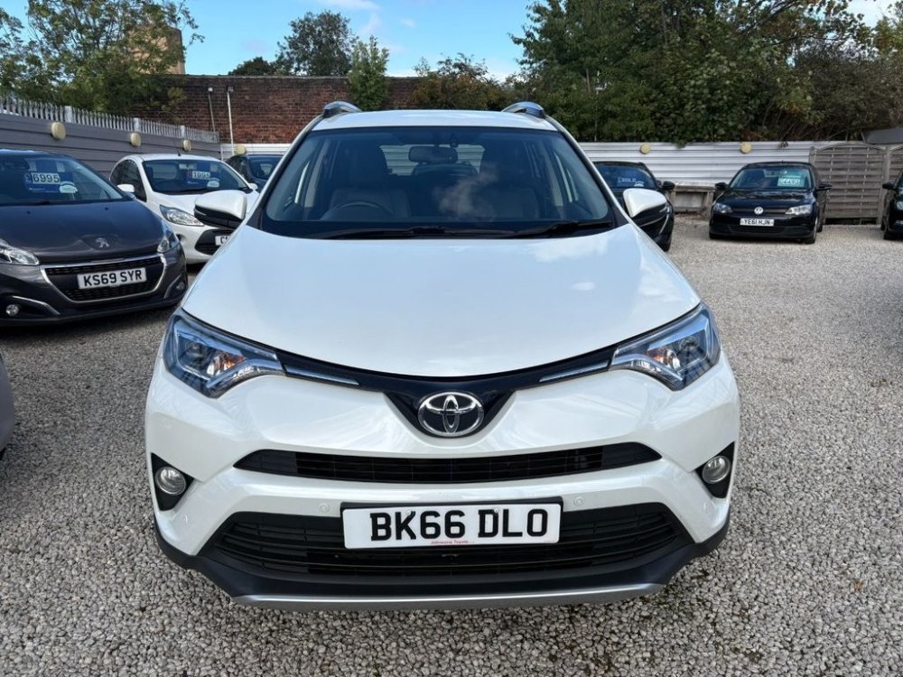 White Toyota RAV4 2.0 V-Matic Excel SUV 5dr Petrol CVT 4WD Euro 6 s/s 151 ps