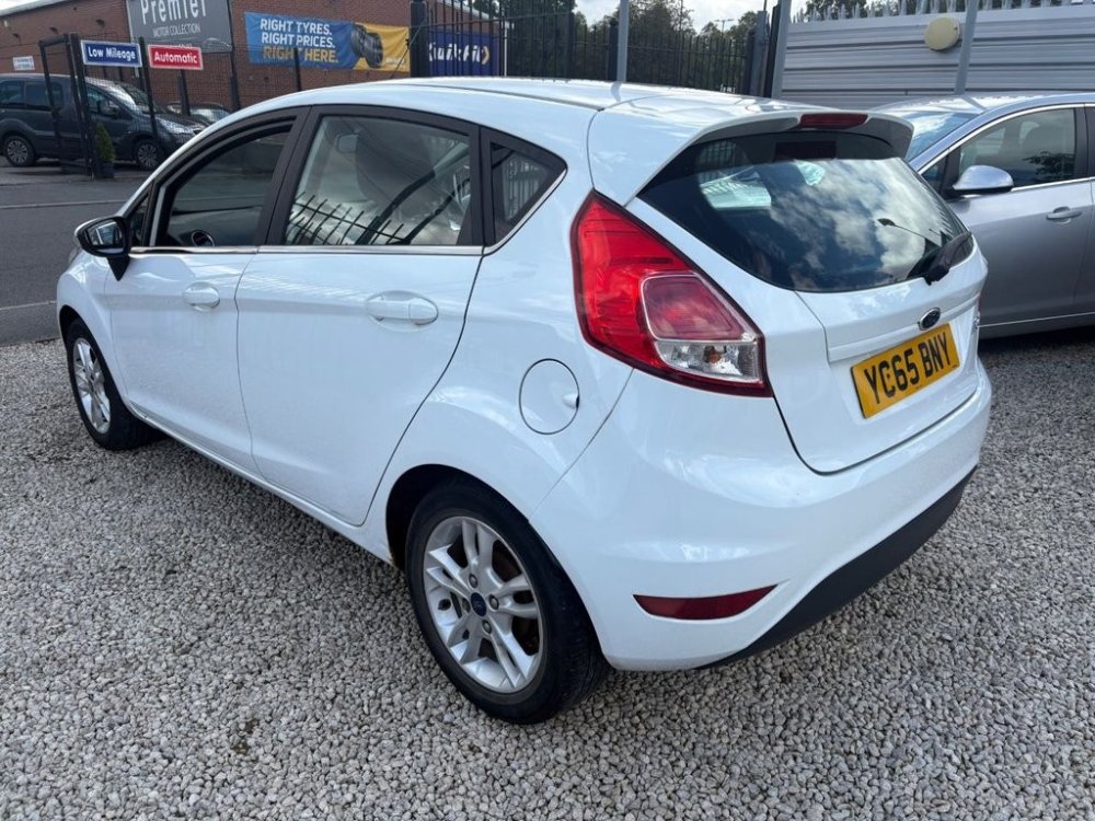 White 2015 Ford Fiesta 1.25 Zetec Hatchback 5dr Petrol Manual Euro 6 82 ps in Sheffield
