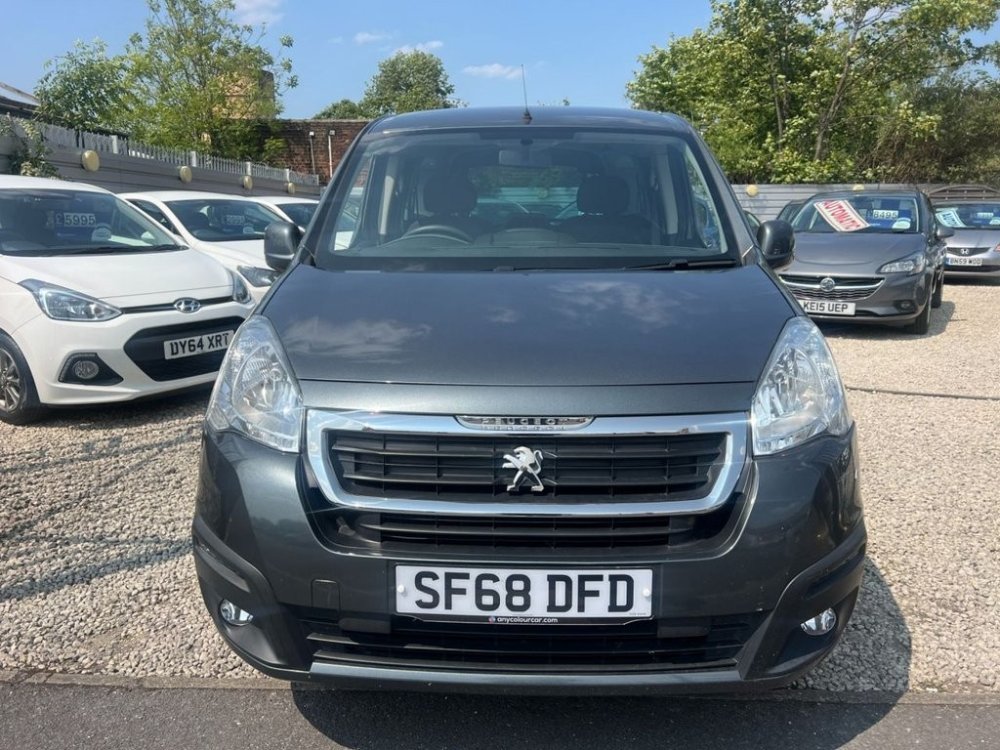 Grey Peugeot Partner